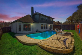 Pearl White Dream Home With Private Pool & Theatre
